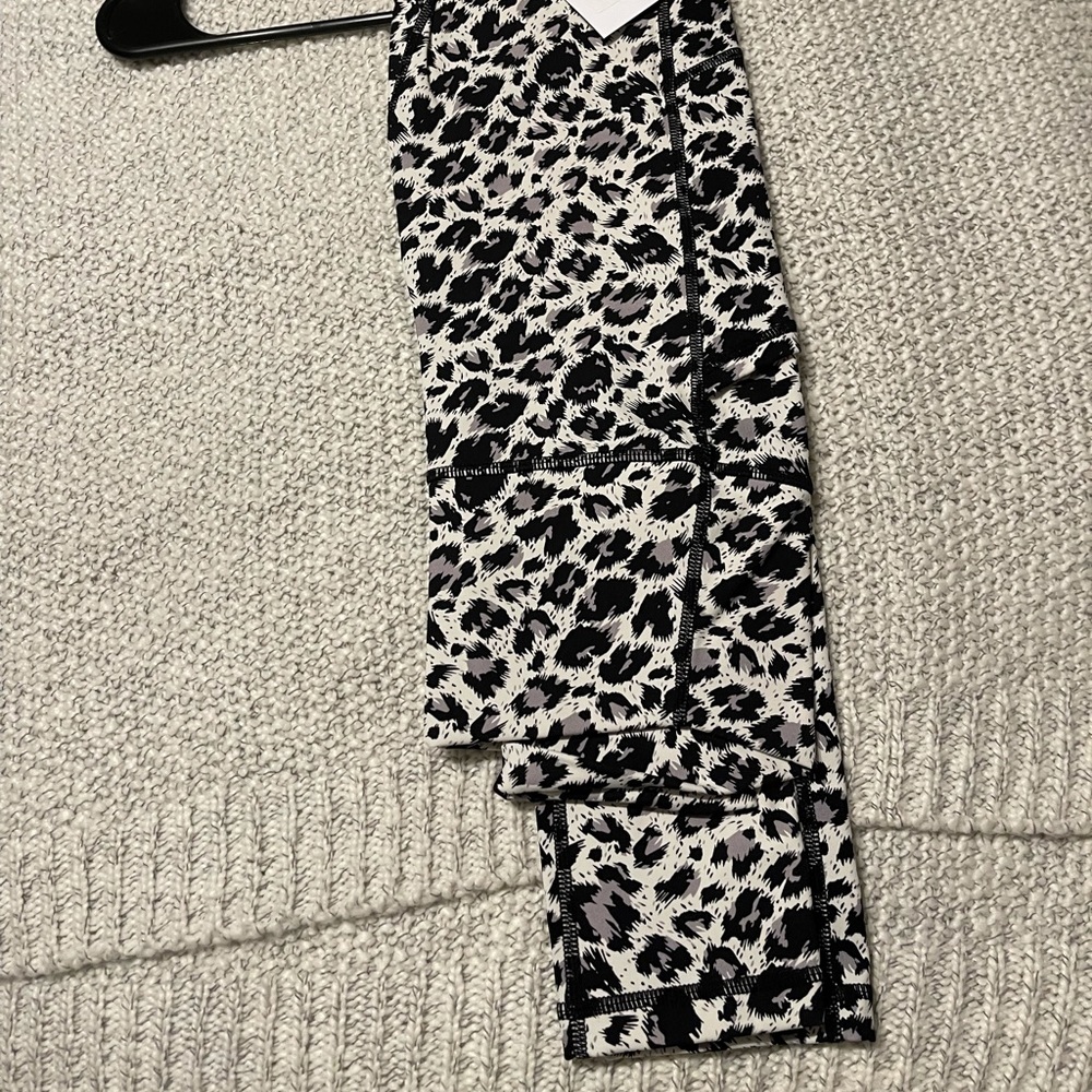 Snow Leopard Pocket Brilliant Hi-Rise 7/8 24" size 4
